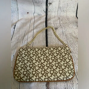 Women’s DKNY Logo Mini Slim Chain Handle Clutch Bag Purse Tan‎ Beige Brown